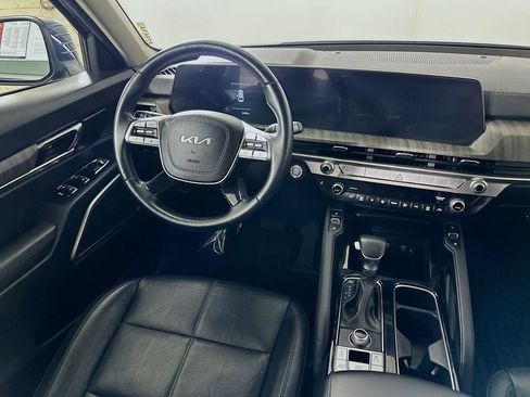 Used 2024 Kia Telluride EX w/ EX Captain's Chair Package image 18