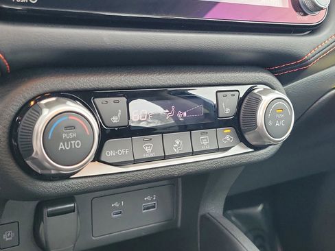 Used 2025 Nissan Versa SR w/ Trunk Package image 28