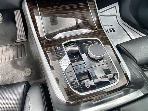 Used 2025 BMW X5 xDrive50e image 10