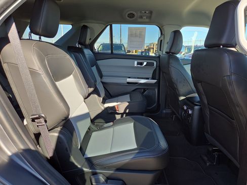 Certified 2022 Ford Explorer XLT w/ Equipment Group 202A image 16