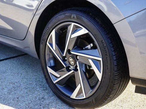 Used 2024 Hyundai Elantra SEL w/ Convenience Package image 7