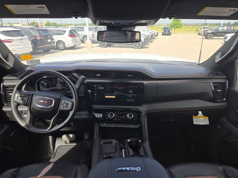 Used 2025 GMC Sierra 2500 AT4 AWD/4WD image 16