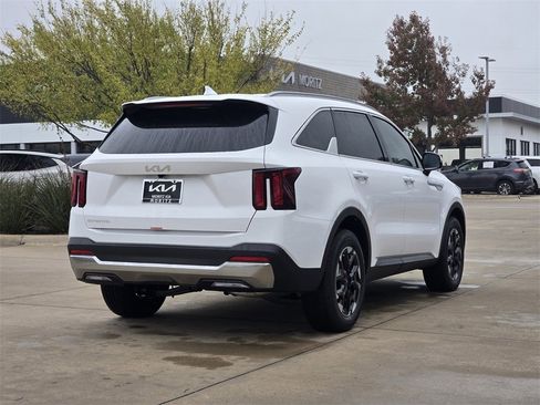 New 2026 Kia Sorento S image 4