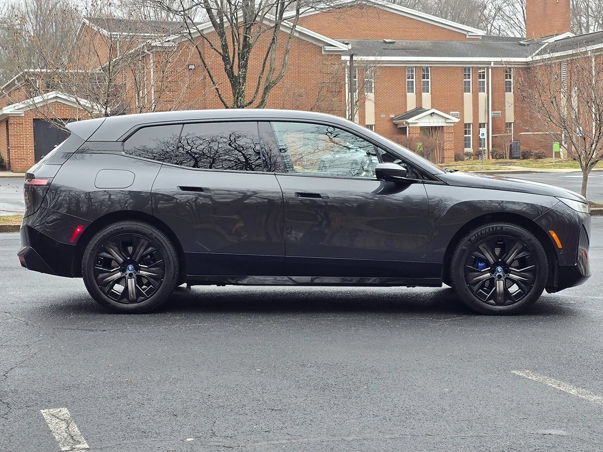 Used 2024 BMW iX xDrive50 w/ Premium Package AWD/4WD image 7