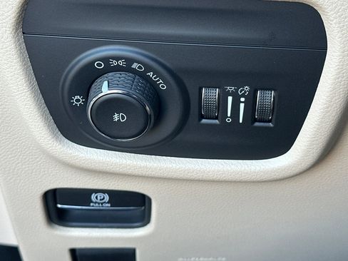 New 2026 Jeep Grand Cherokee Limited AWD/4WD image 32