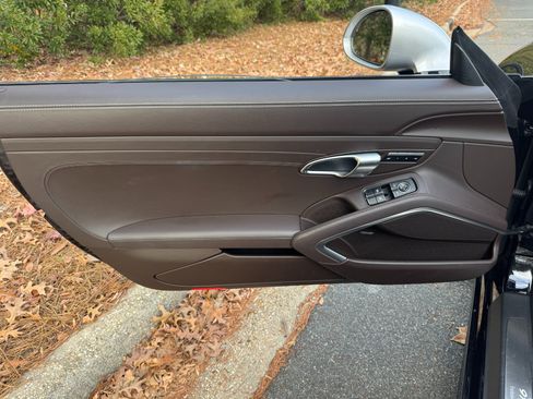 Used 2019 Porsche 911 image 33