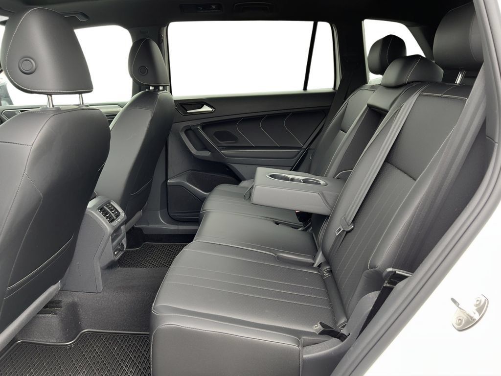 Used 2023 Volkswagen Tiguan SE R-Line AWD/4WD image 7