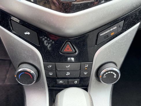 Used 2015 Chevrolet Cruze LS image 17