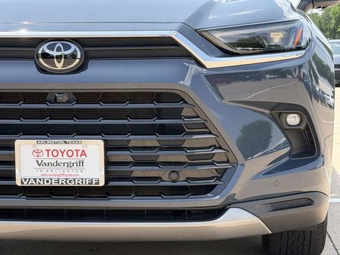 Used 2024 Toyota Grand Highlander AWD image 9