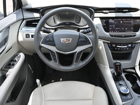 Used 2021 Cadillac XT5 Premium Luxury FWD image 10