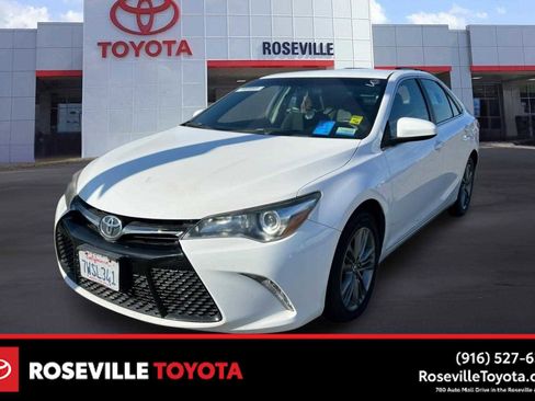 Used 2017 Toyota Camry SE FWD image 1