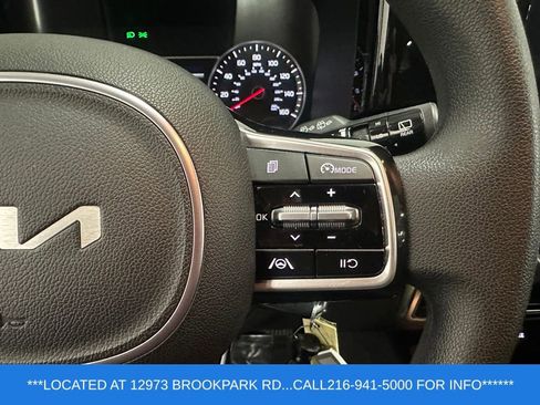 Used 2023 Kia Sorento LX AWD/4WD image 14
