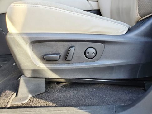 Used 2023 Nissan Pathfinder SL image 16