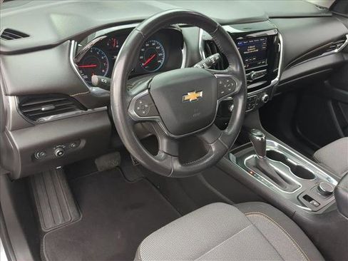 Used 2020 Chevrolet Traverse LT FWD image 18