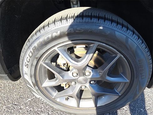 Used 2019 Jeep Grand Cherokee Limited X image 10