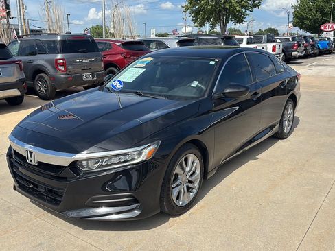 Used 2018 Honda Accord LX image 3