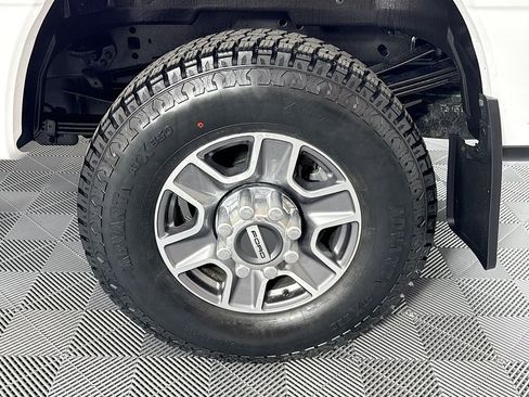 Used 2024 Ford F350 Lariat w/ Lariat Ultimate Package AWD/4WD image 36