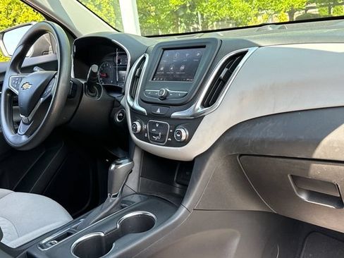 Used 2020 Chevrolet Equinox LS w/ LS Convenience Package FWD image 21