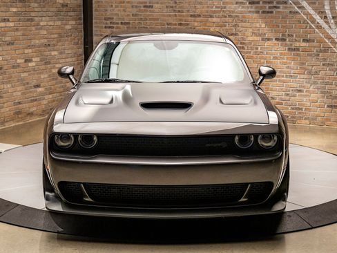 Used 2018 Dodge Challenger SRT Hellcat image 2