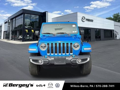 Used 2022 Jeep Wrangler Unlimited Sahara w/ Cold Weather Group AWD/4WD image 2