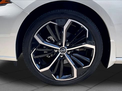 Certified 2024 Nissan Altima 2.5 SR FWD image 11