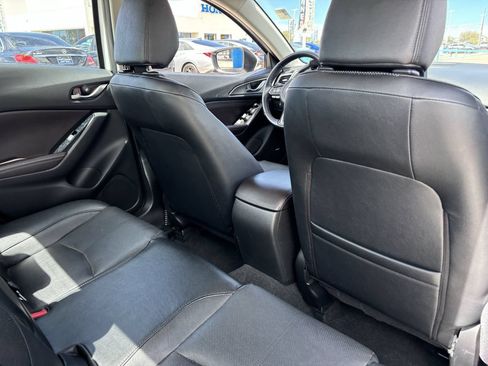 Used 2017 MAZDA MAZDA3 Grand Touring w/ Premium Equipment Package FWD image 11