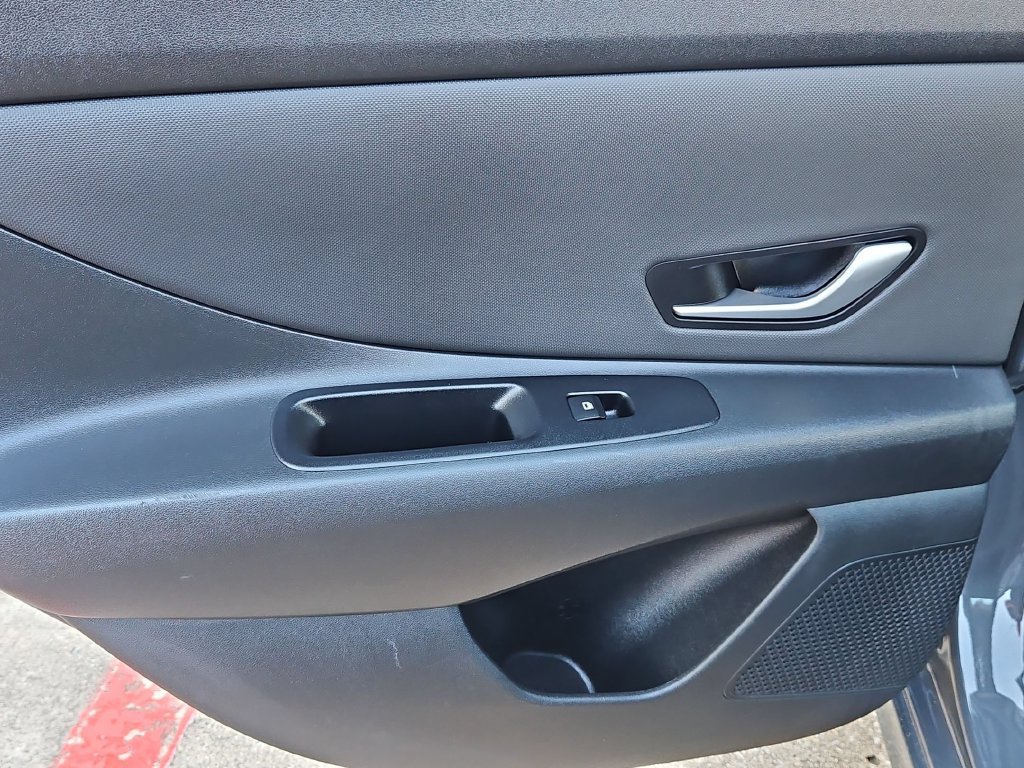 Used 2025 Hyundai Elantra SEL FWD image 24