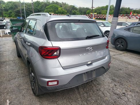 Used 2025 Hyundai Venue SEL FWD image 9