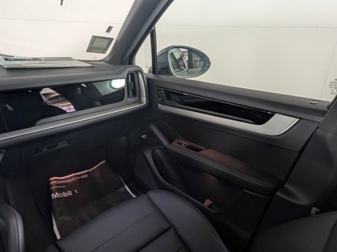 New 2026 Porsche Cayenne image 23