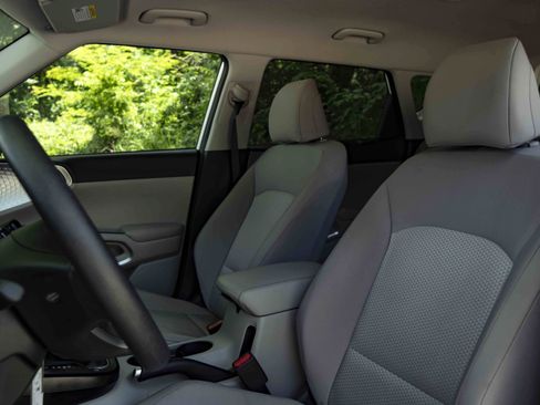 Used 2025 Kia Soul LX FWD image 16