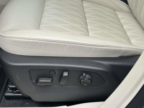 Used 2022 Buick Envision Avenir w/ Technology Package II image 19