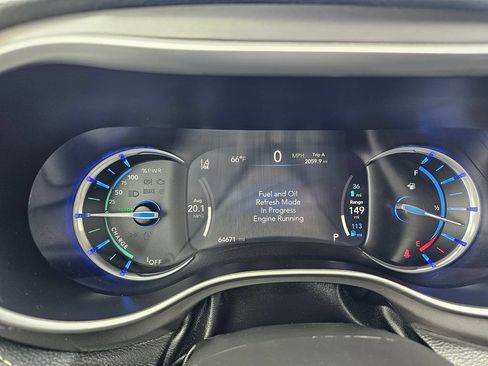 Used 2023 Chrysler Pacifica Touring-L FWD image 24