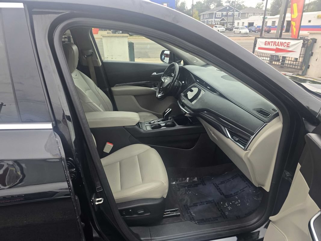 Used 2020 Cadillac XT4 Luxury w/ Cold Weather Package AWD/4WD image 36