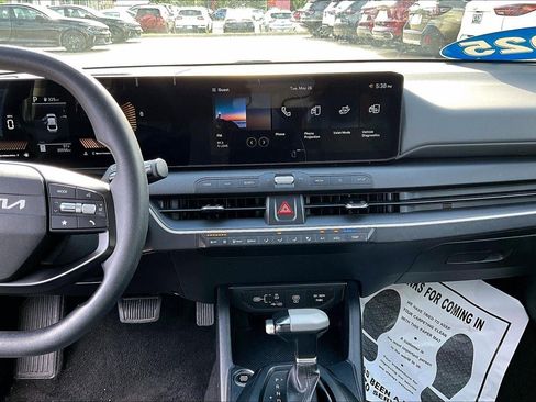 Used 2025 Kia K4 FWD image 9