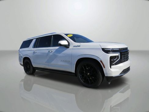 Used 2025 Chevrolet Suburban High Country AWD/4WD image 1