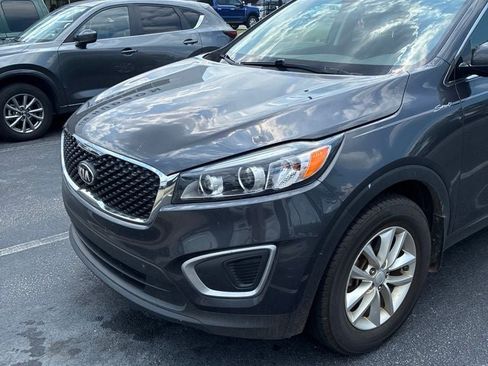 Used 2016 Kia Sorento FWD w/ LX Convenience Package image 2