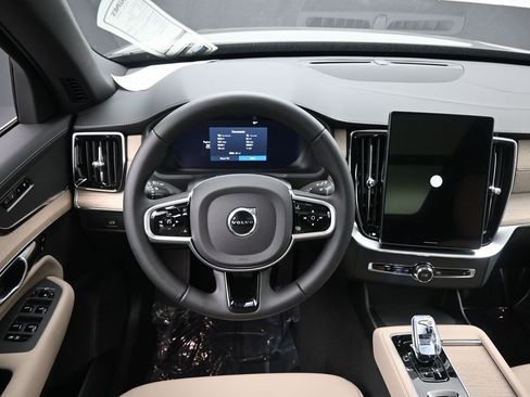 New 2026 Volvo XC90 B6 Plus w/ Protection Package image 18