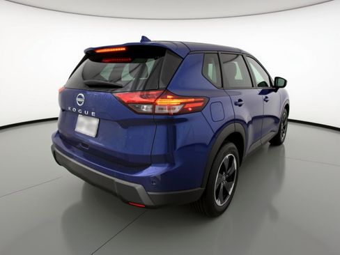 Used 2025 Nissan Rogue SV image 9