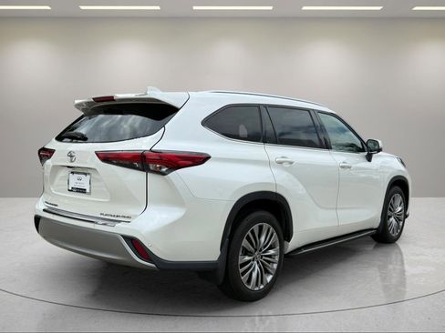 Used 2021 Toyota Highlander Platinum AWD/4WD image 5
