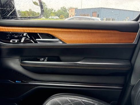 Used 2022 Jeep Grand Wagoneer Series III AWD/4WD image 13