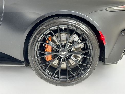 Used 2022 Aston Martin V8 Vantage Roadster image 35