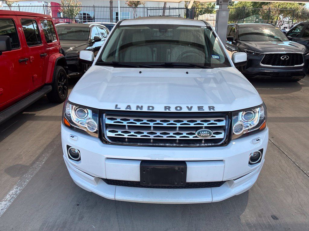 Used 2015 Land Rover LR2 AWD/4WD image 2