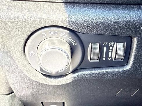 New 2027 Chrysler Pacifica Select FWD image 34