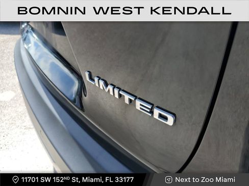 Used 2019 Jeep Cherokee Limited w/ Luxury Group image 10