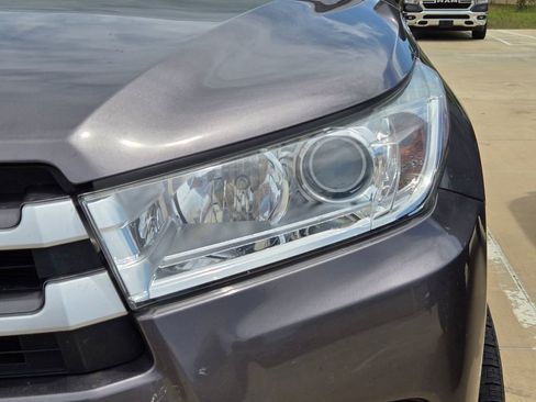 Used 2019 Toyota Highlander XLE AWD/4WD image 8