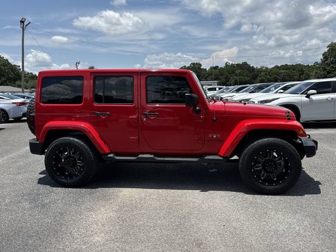 Used 2018 Jeep Wrangler Unlimited Sahara w/ Max Tow Package AWD/4WD image 6
