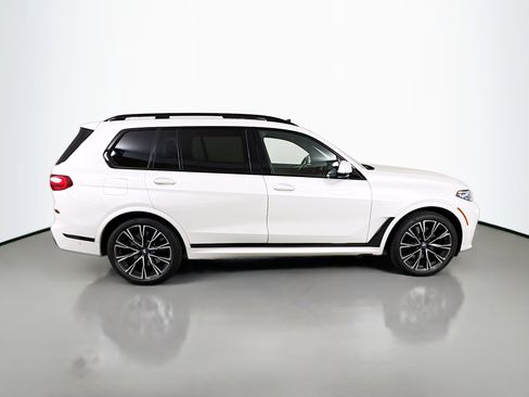 Used 2021 BMW X7 M50i image 8