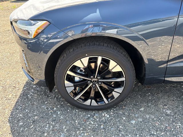 Used 2026 Volvo XC60 B5 Plus w/ Protection Package Premier AWD/4WD image 8