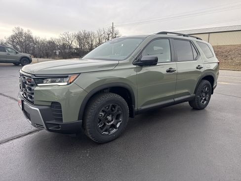 New 2026 Honda Pilot TrailSport image 3