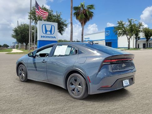 Used 2024 Toyota Prius LE FWD image 5